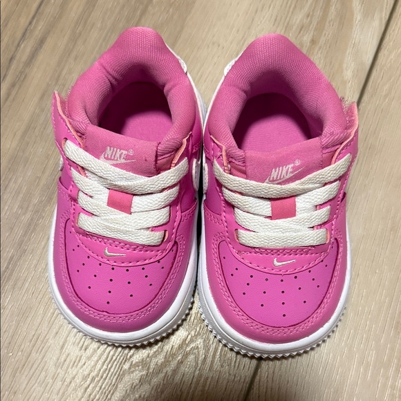 Nike Toddler Sneakers in Pink and White 4C.  Worn once! Like new! - Picture 2 of 9